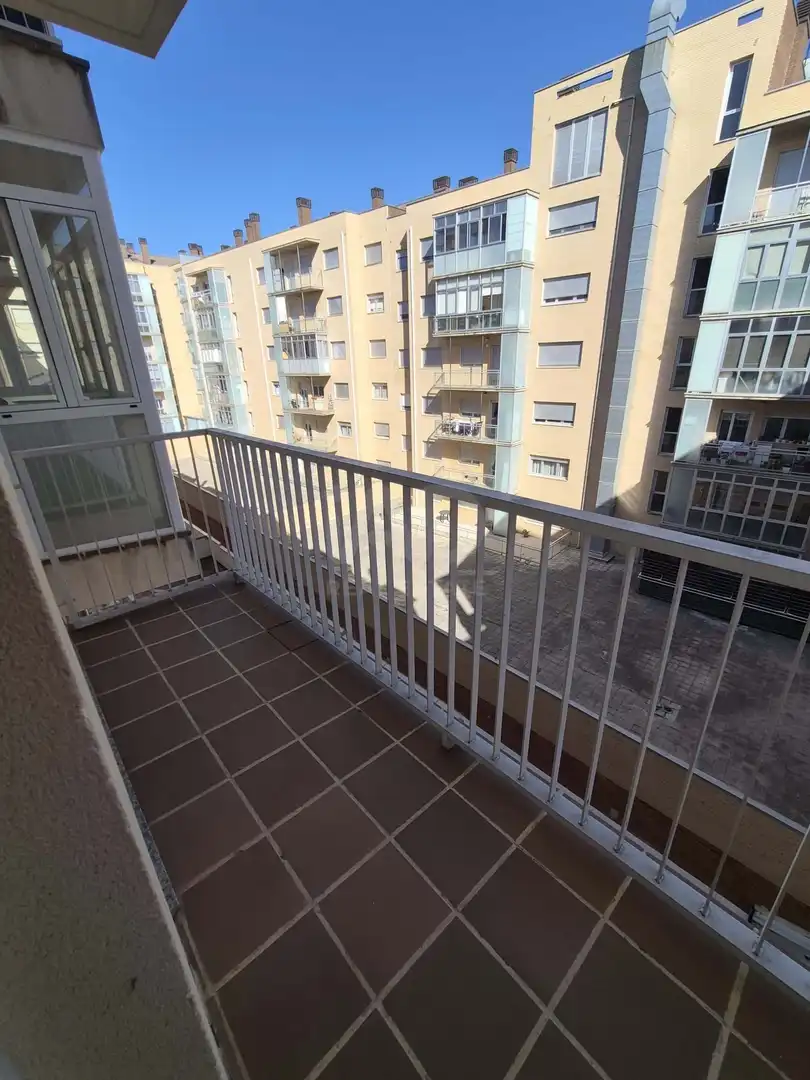 Terrassa de Pis de lloguer en León Capital  amb Calefacció i Terrassa