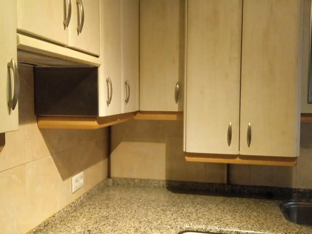 Cocina de Planta baja en venta en Santiago de Compostela  con Calefacción, Trastero y Amueblado