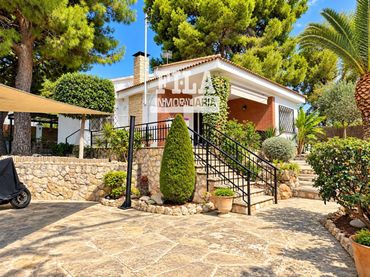 Xalet amb jardí en venda a Barcelona