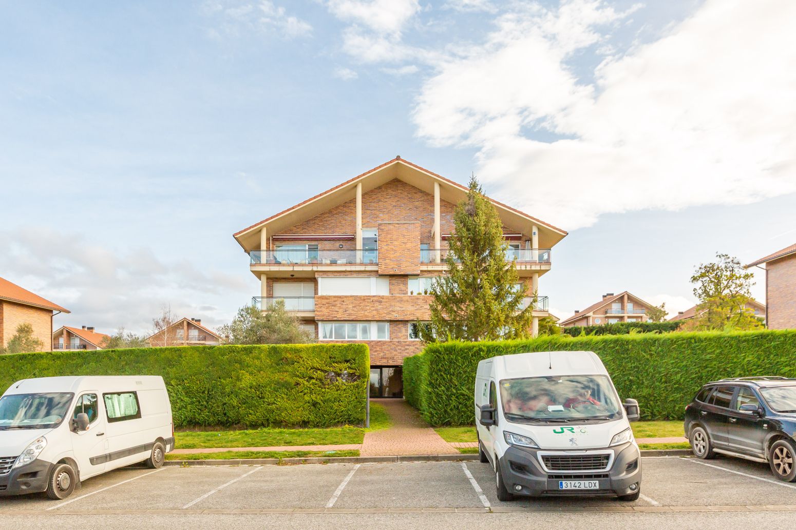 Vista exterior de Pis en venda en Valle de Egüés / Eguesibar amb Calefacció, Parquet i Traster