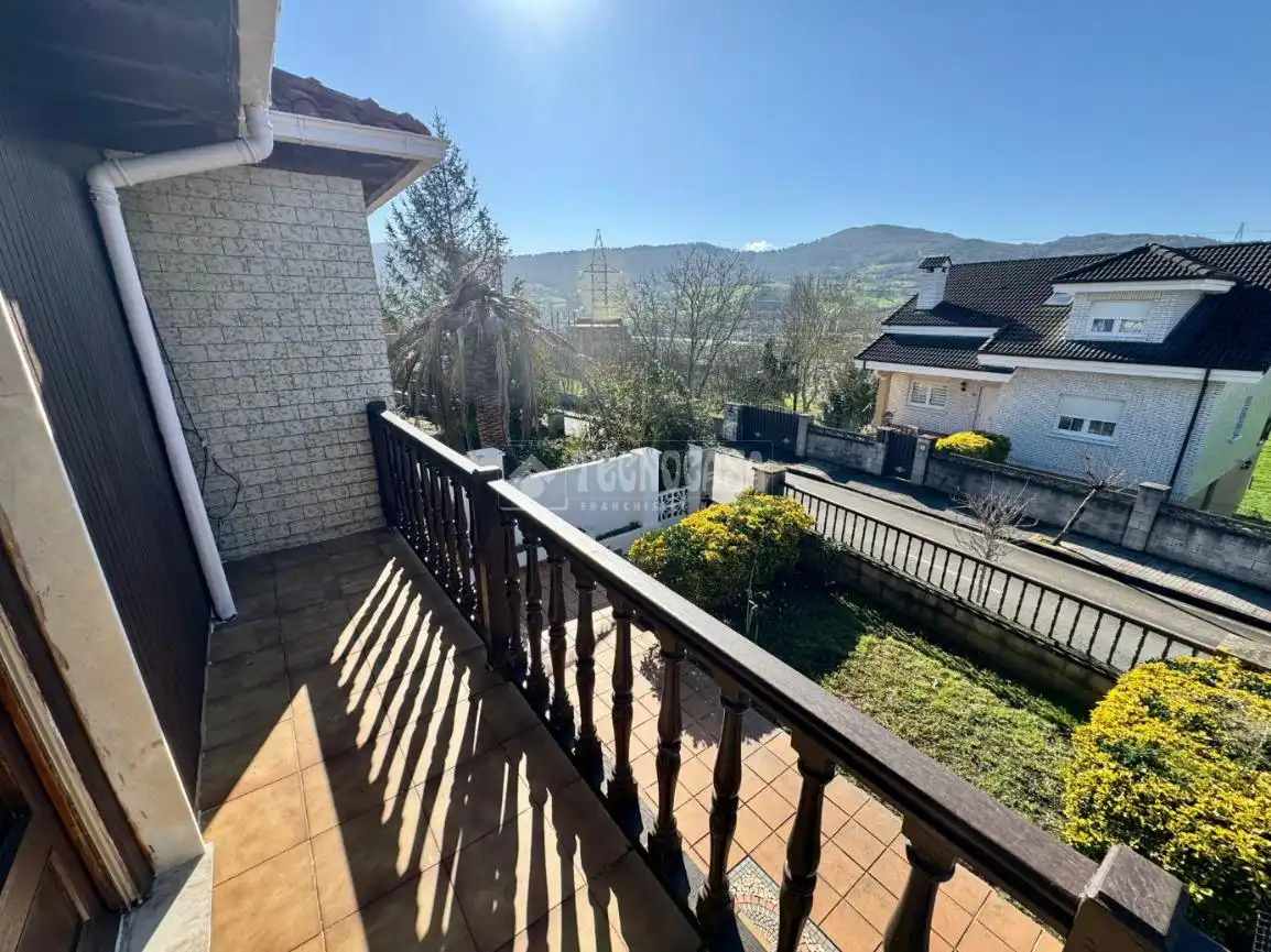 Casa adosada en venta en El Astillero