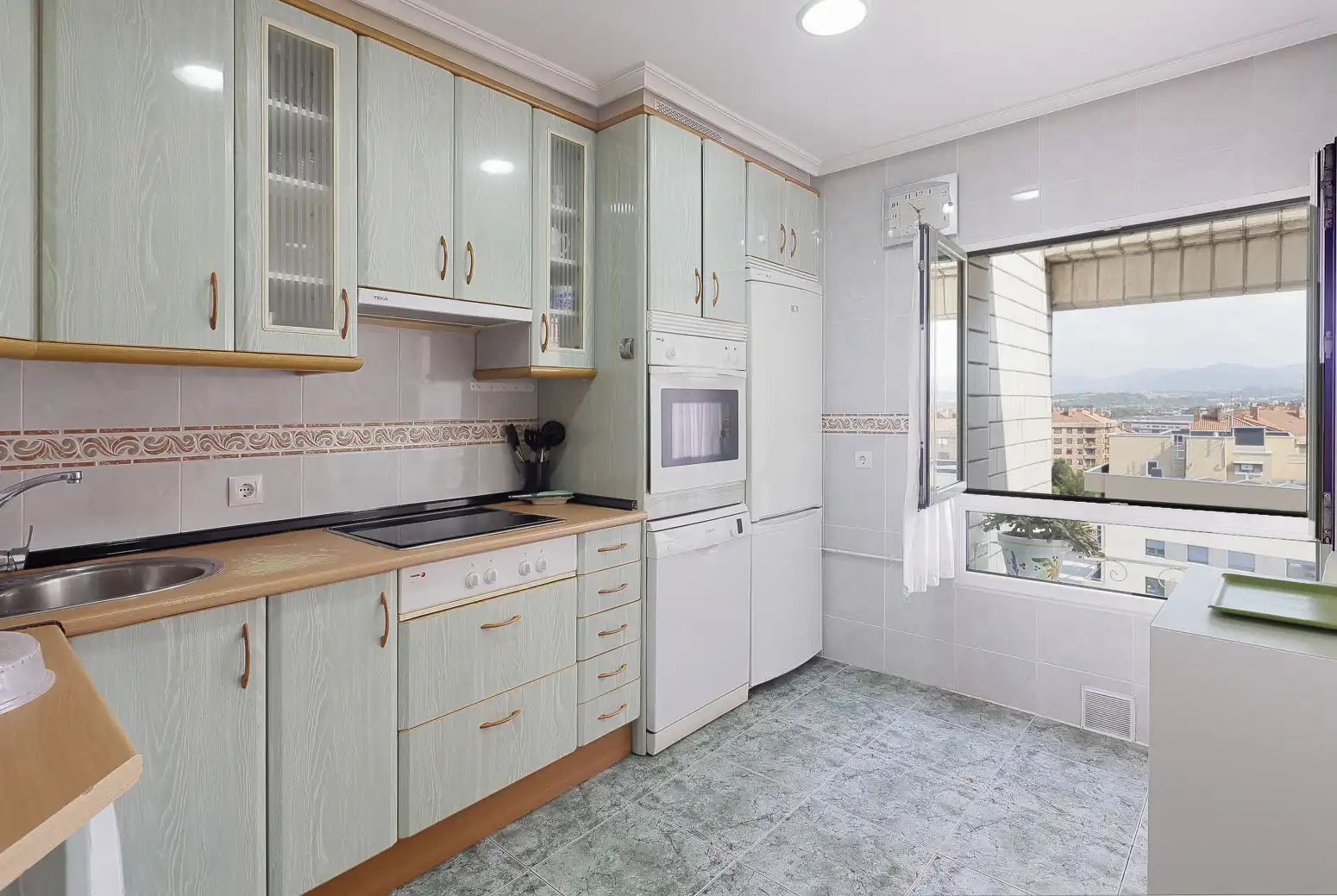 Cocina de Piso en venta en Gijón  con Calefacción