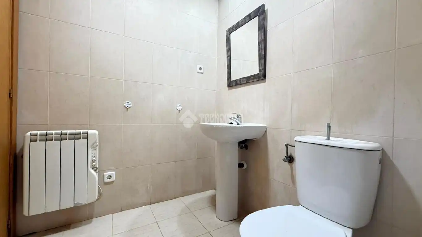 Baño de Piso en venta en Fuensalida con Calefacción y Parquet