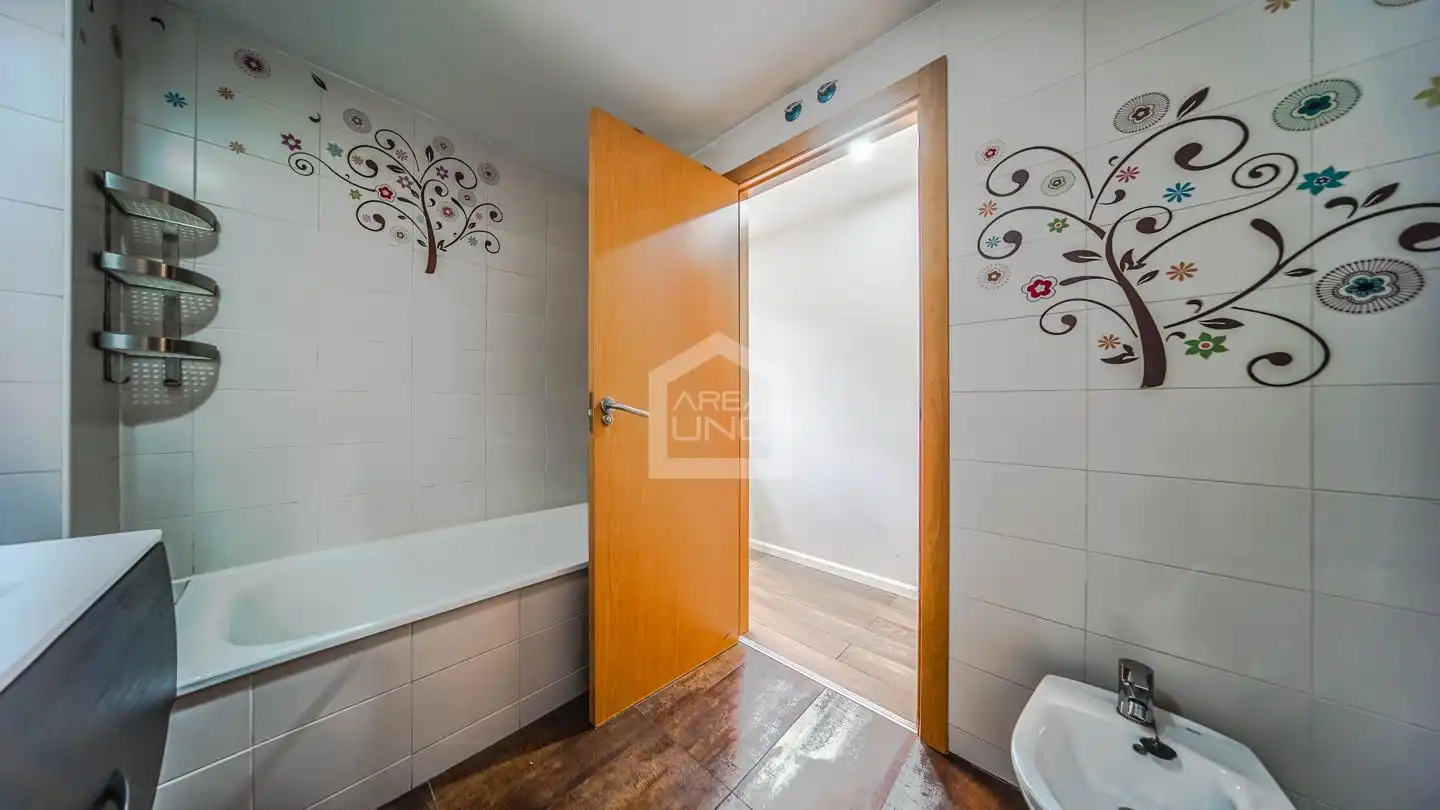 Baño de Planta baja en venta en Alcorcón con Calefacción y Trastero