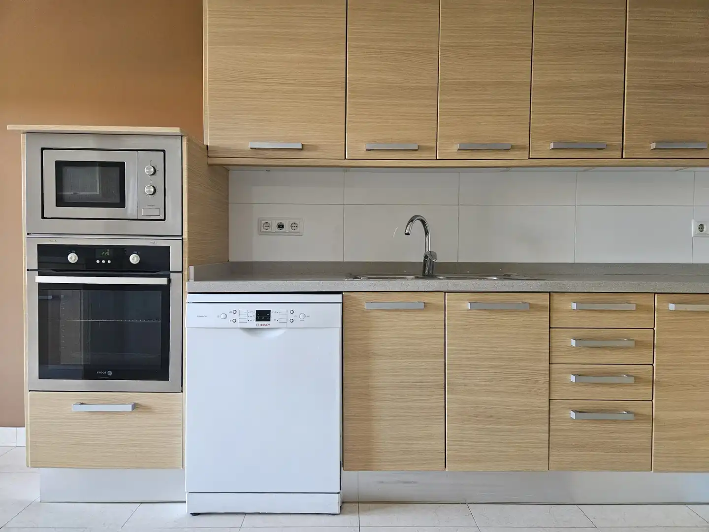 Cuina de Casa o xalet en venda en Salou amb Aire condicionat, Calefacció i Jardí privat