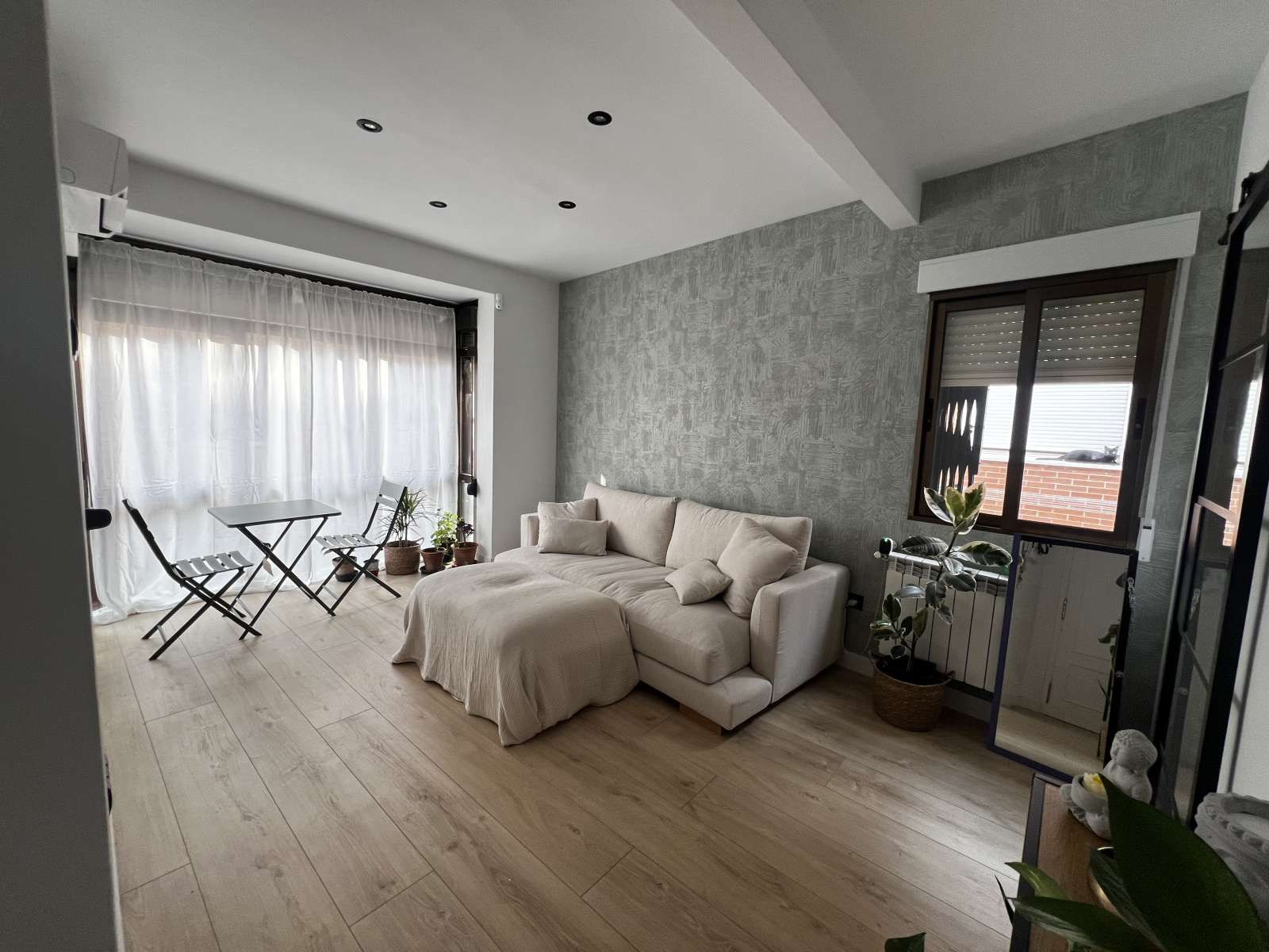 Living room of Study to share in  Madrid Capital  with Air Conditioner, Heating and Terrace
