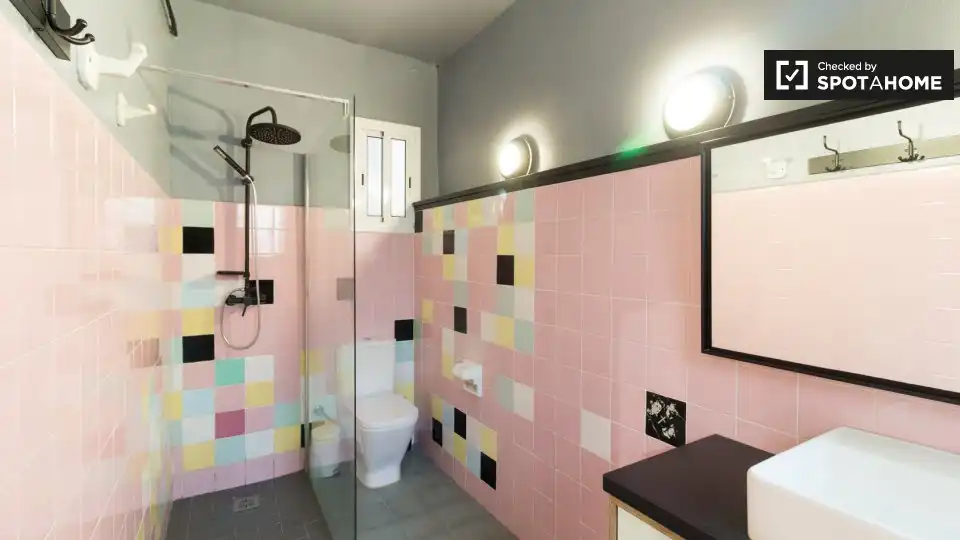 Baño de Piso de alquiler en Barcelona con Aire acondicionado, Calefacción y Amueblado