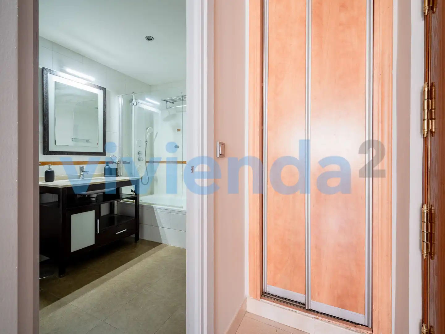 Badezimmer von Wohnung zur Miete in Madrid mit Klimaanlage und Heizung
