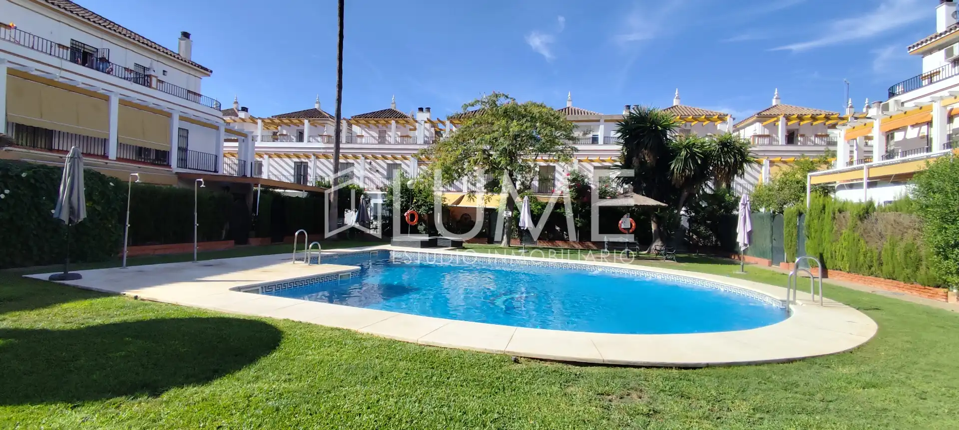 Jardí de Casa adosada en venda en Sevilla amb Aire condicionat, Calefacció i Terrassa
