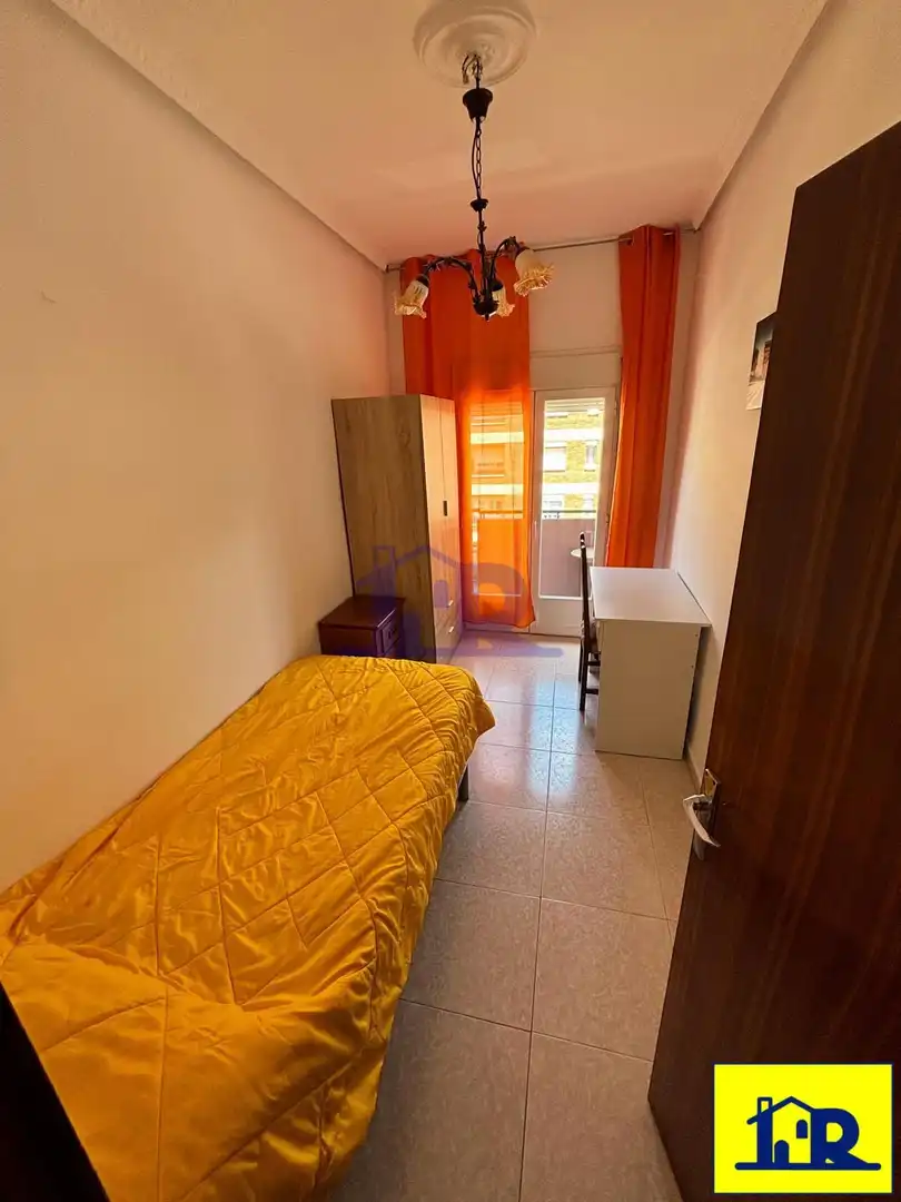 Habitación de Piso de alquiler en Cuenca con Calefacción y Amueblado