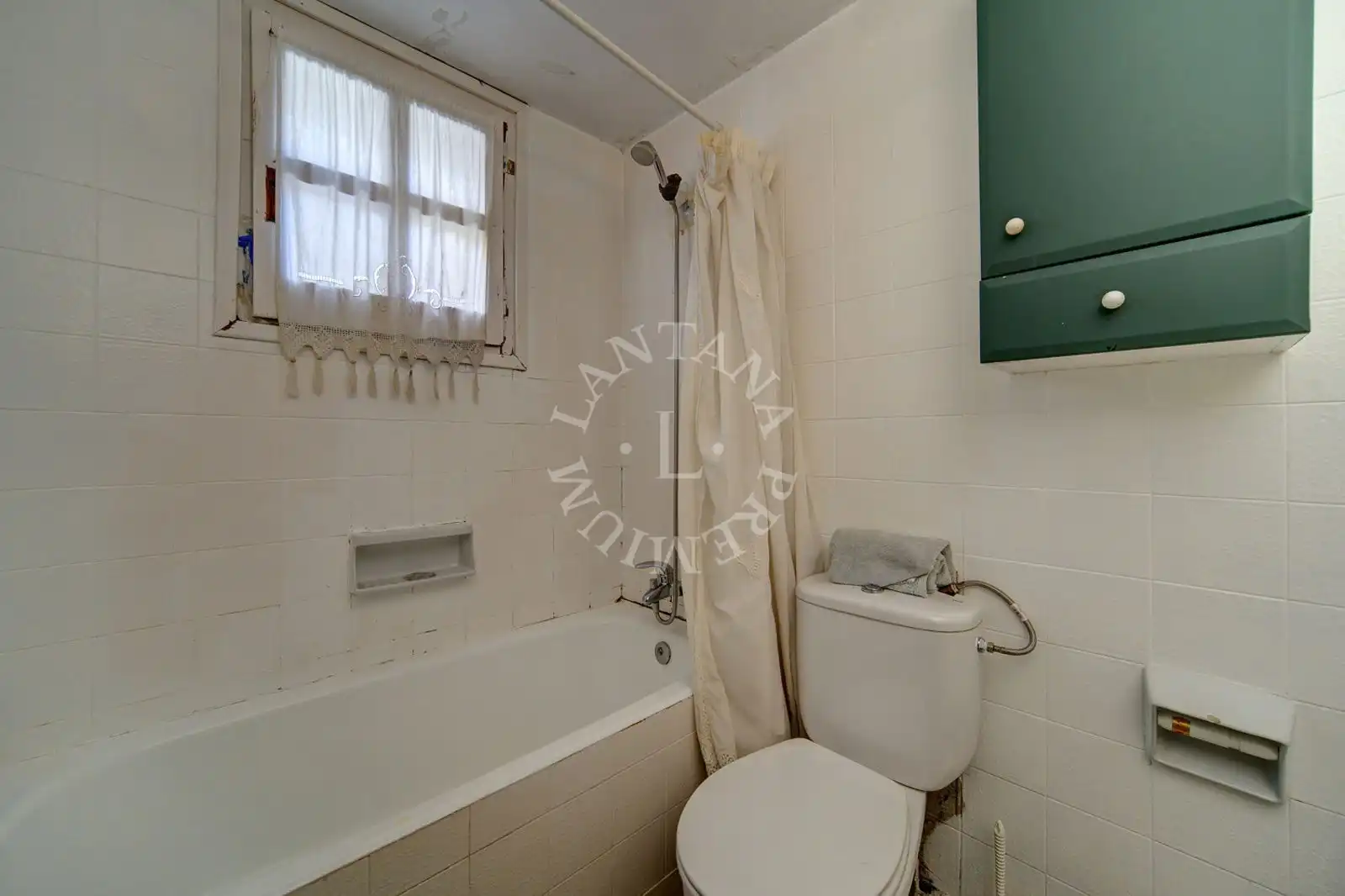 Bathroom of Houses for sale in Naut Aran  with Storage room