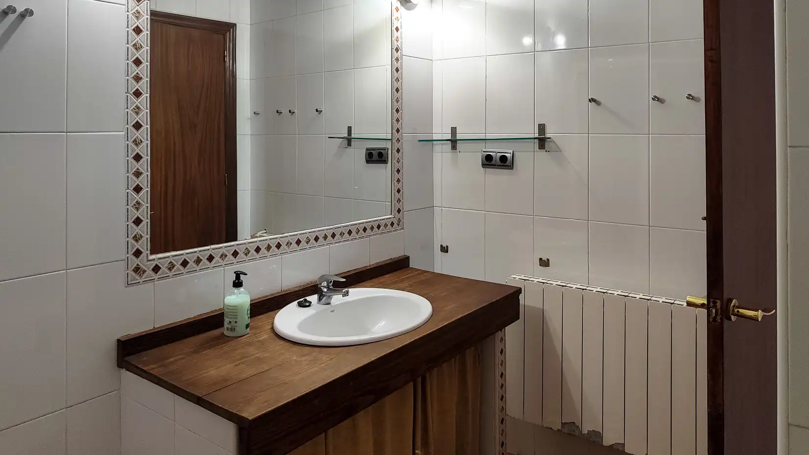 Badezimmer von Wohnungen zum Verkauf in Córdoba mit Klimaanlage, Heizung und Möbliert