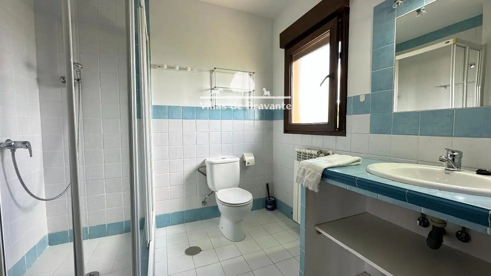Bathroom of Houses for sale in Villanueva de la Cañada  with Air Conditioner, Heating and Parquet flooring
