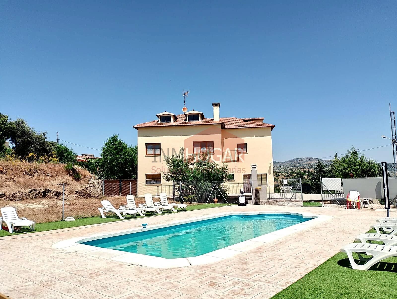 Piscina de Casa o xalet en venda en El Barraco  amb Calefacció, Jardí privat i Parquet