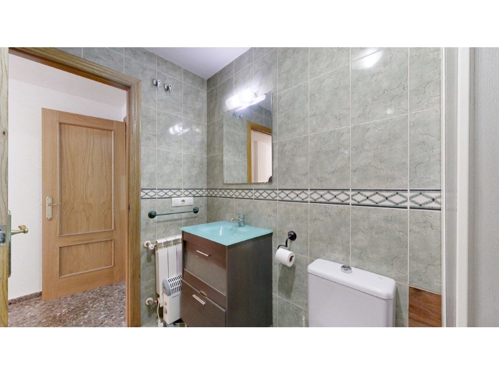 Bathroom of Attic for sale in Utiel  with Heating, Terrace and Balcony