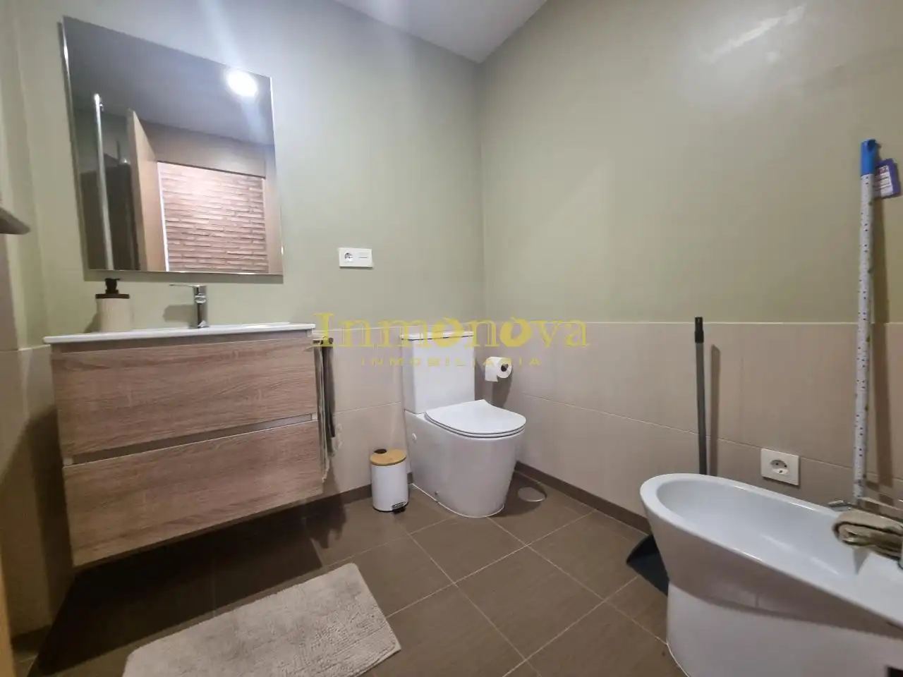 Baño de Piso de alquiler en Cangas  con Calefacción, Amueblado y Balcón