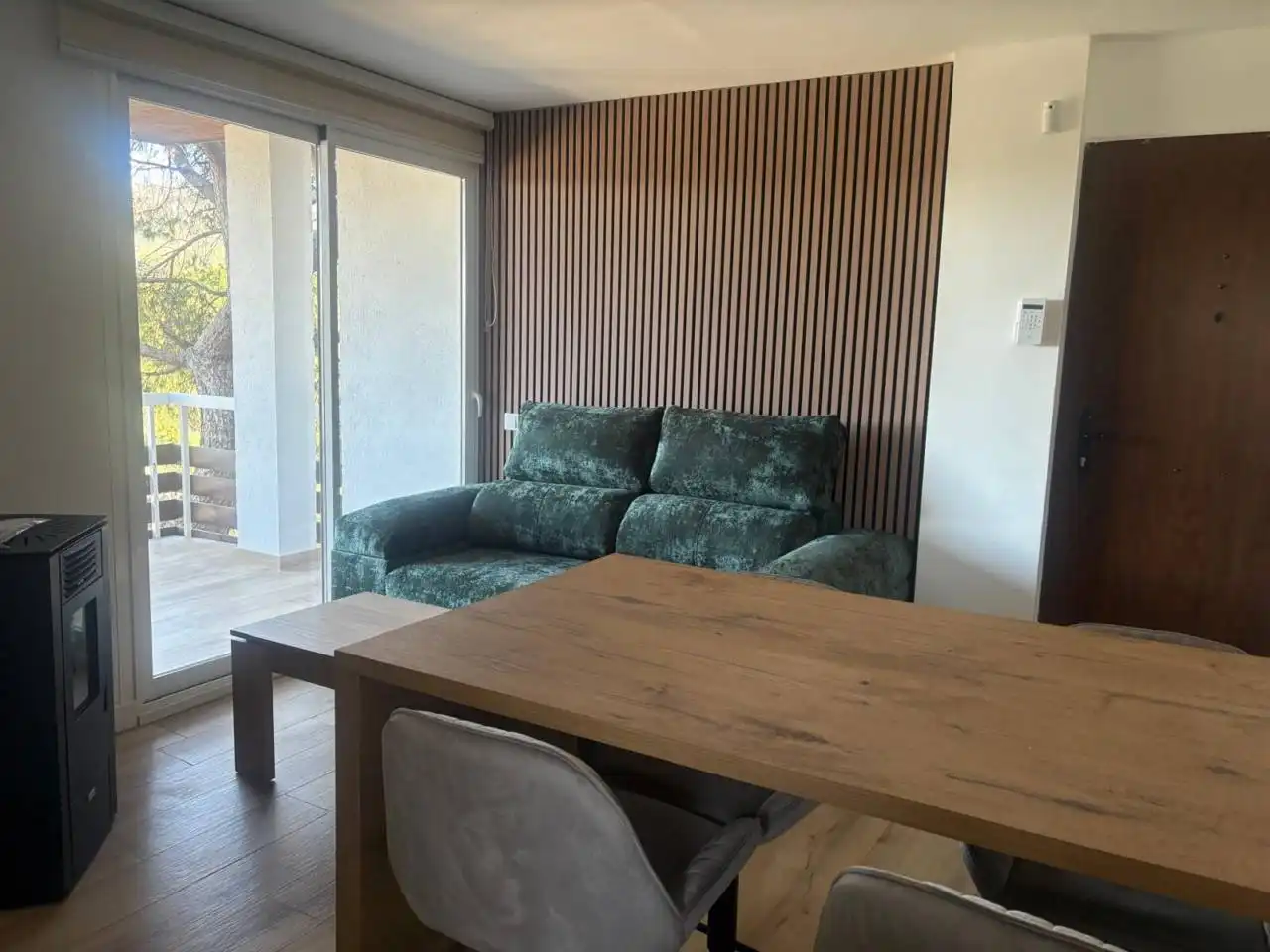 Sala de estar de Piso de alquiler en San Martín de Valdeiglesias con Aire acondicionado, Terraza y Amueblado