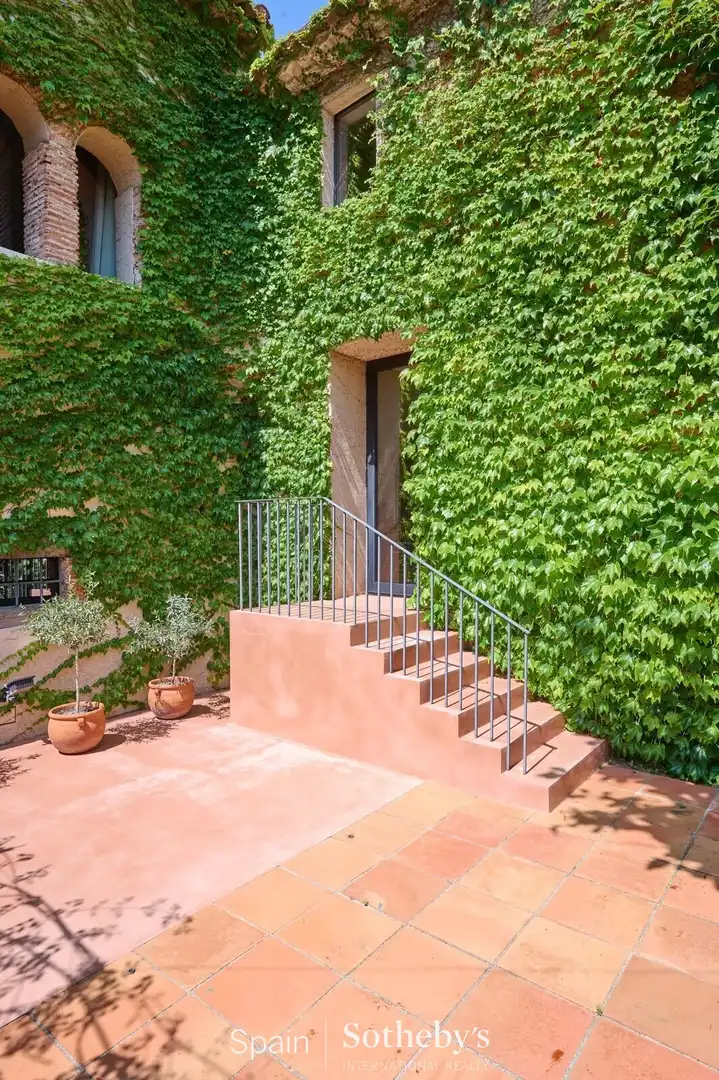 Vista exterior de Casa o xalet en venda en Alella amb Aire condicionat, Calefacció i Jardí privat
