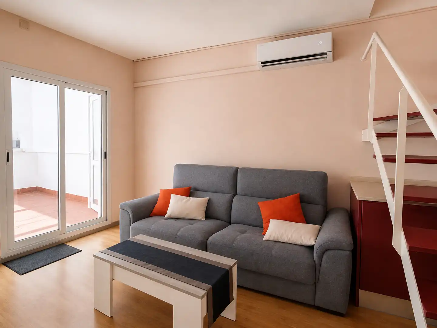 Wohnzimmer von Maisonette zum Verkauf in Barcelona mit Klimaanlage und Heizung