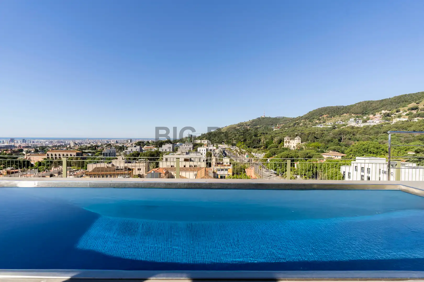 Piscina de Pis en venda en Barcelona amb Aire condicionat, Calefacció i Parquet