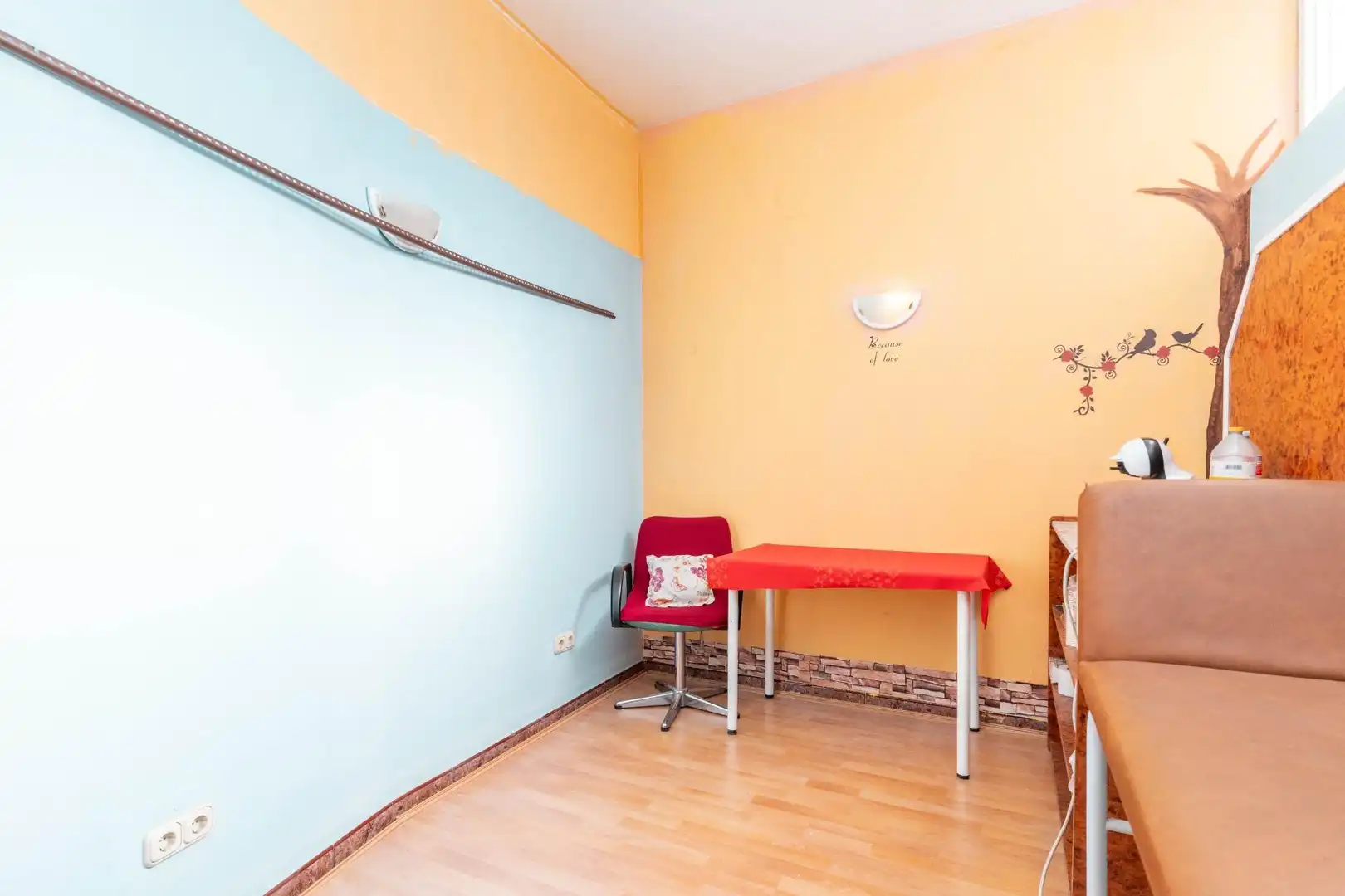 Habitación de Local en venta en Oviedo 