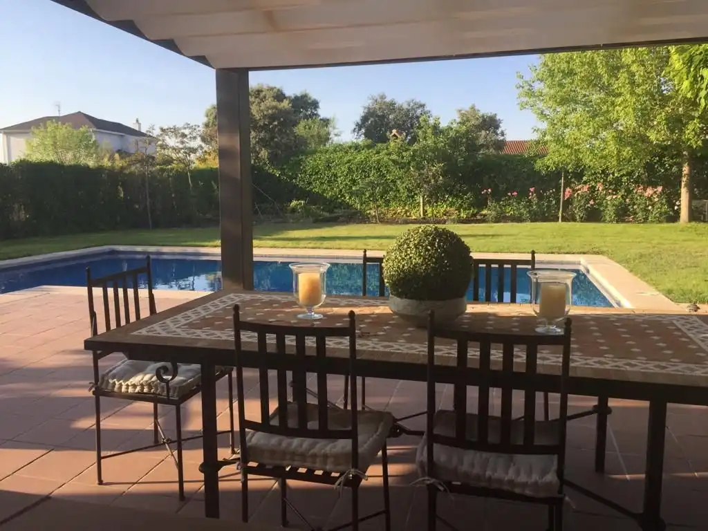 Villa con piscina in affitto a Calle Santa María del Berrocal
