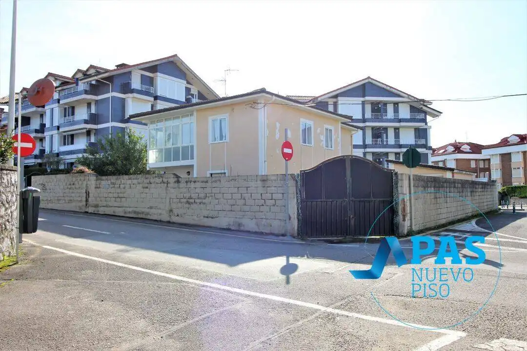 Exterior view of Houses for sale in Noja  with Heating, Private garden and Storage room