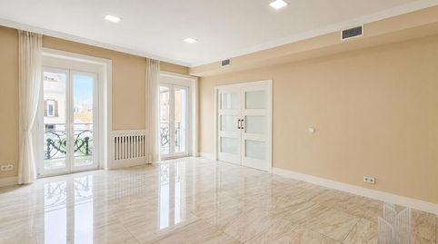 Foto 5 de Piso de alquiler en De Fuencarral, Trafalgar, Madrid Capital