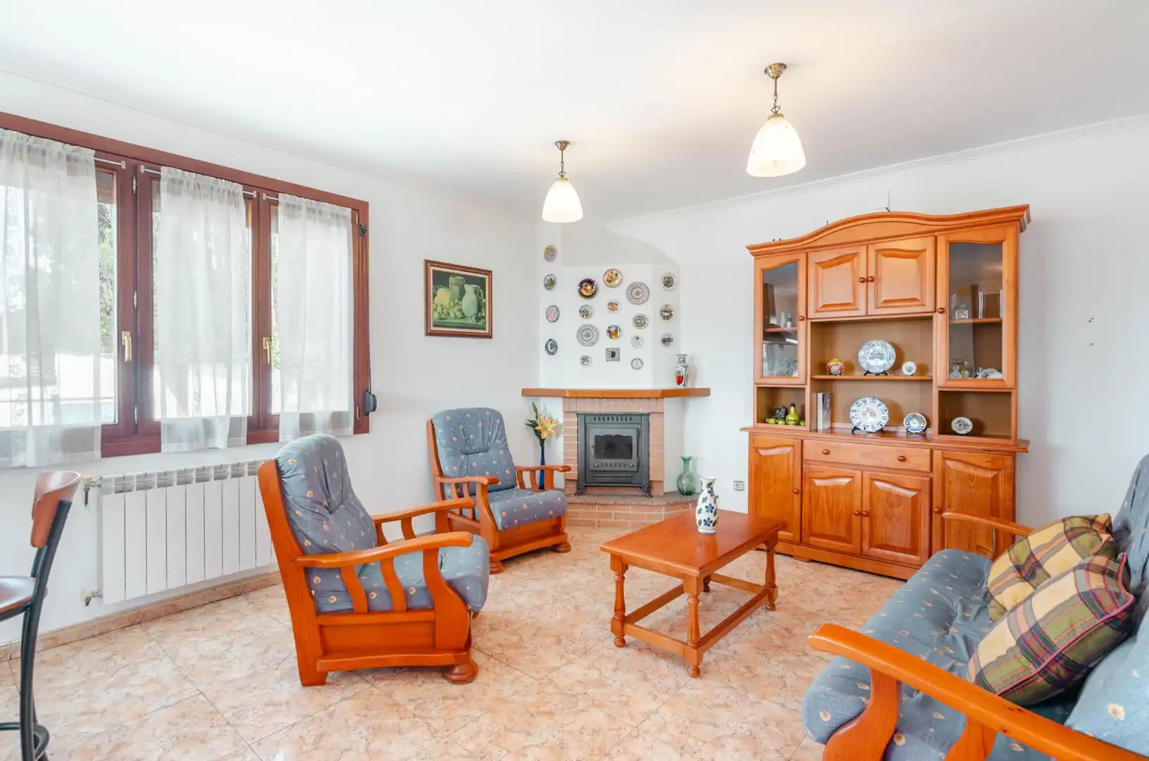 Sala d'estar de Casa o xalet en venda en Gijón  amb Calefacció, Jardí privat i Terrassa