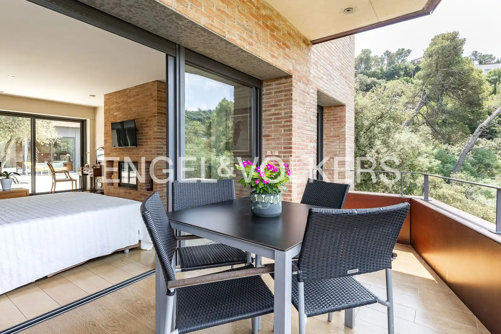Terrassa de Casa adosada en venda en Sant Cugat del Vallès amb Calefacció, Jardí privat i Parquet