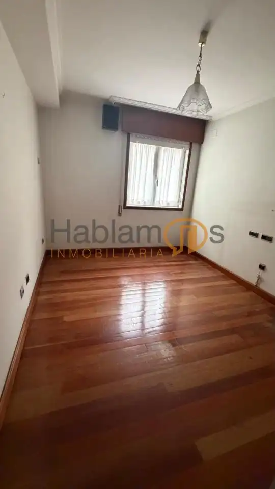 Habitación de Piso en venta en Pontevedra Capital  con Calefacción, Parquet y Trastero