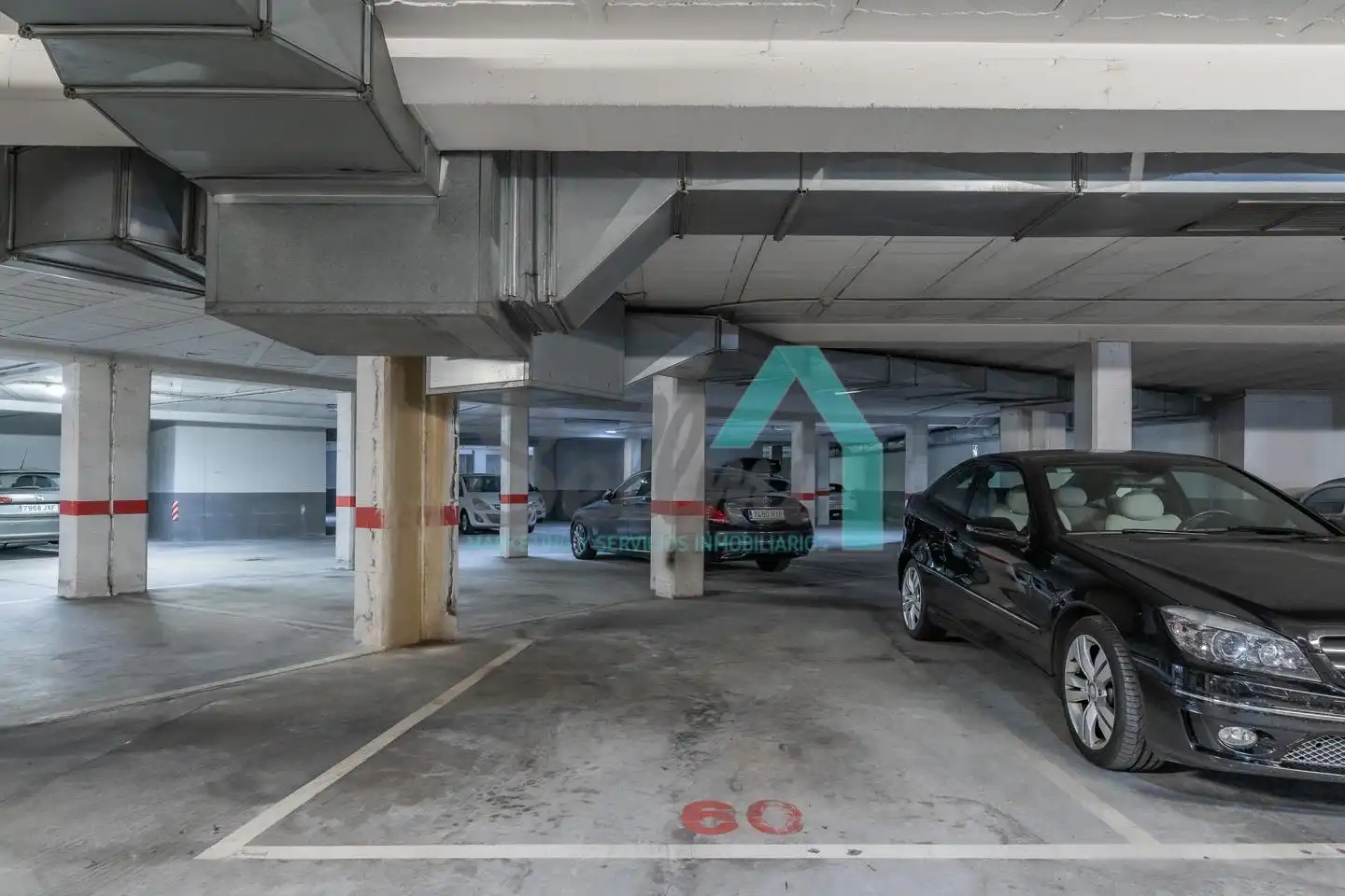 Parking de Piso de alquiler en Oviedo  con Calefacción, Parquet y Terraza