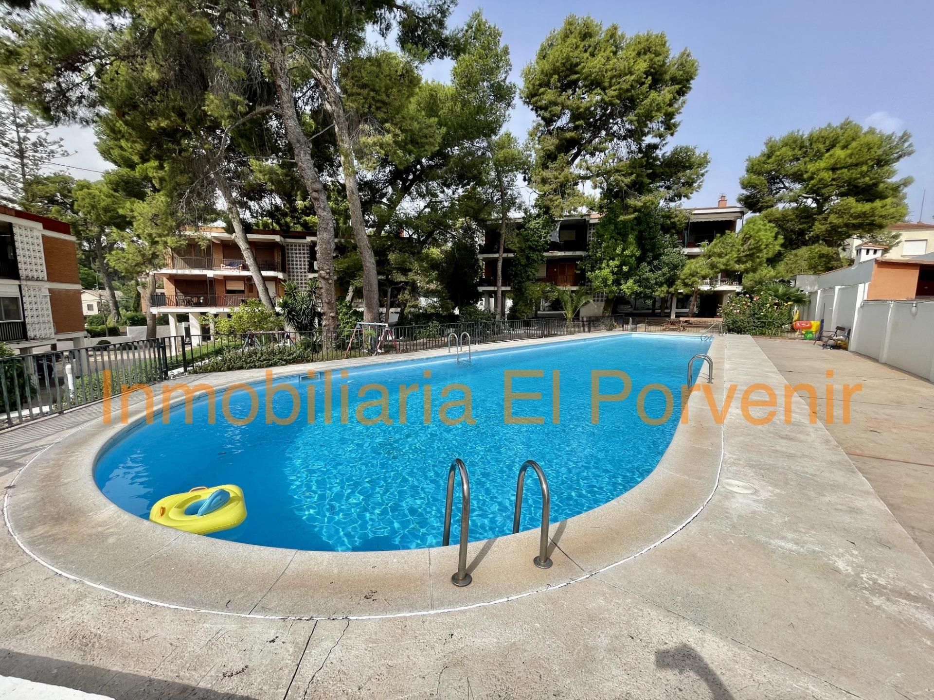 Piscina de Pis de lloguer en Torrent amb Aire condicionat, Calefacció i Jardí privat