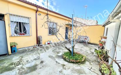 Vista exterior de Casa adosada en venda en San Andrés del Rabanedo