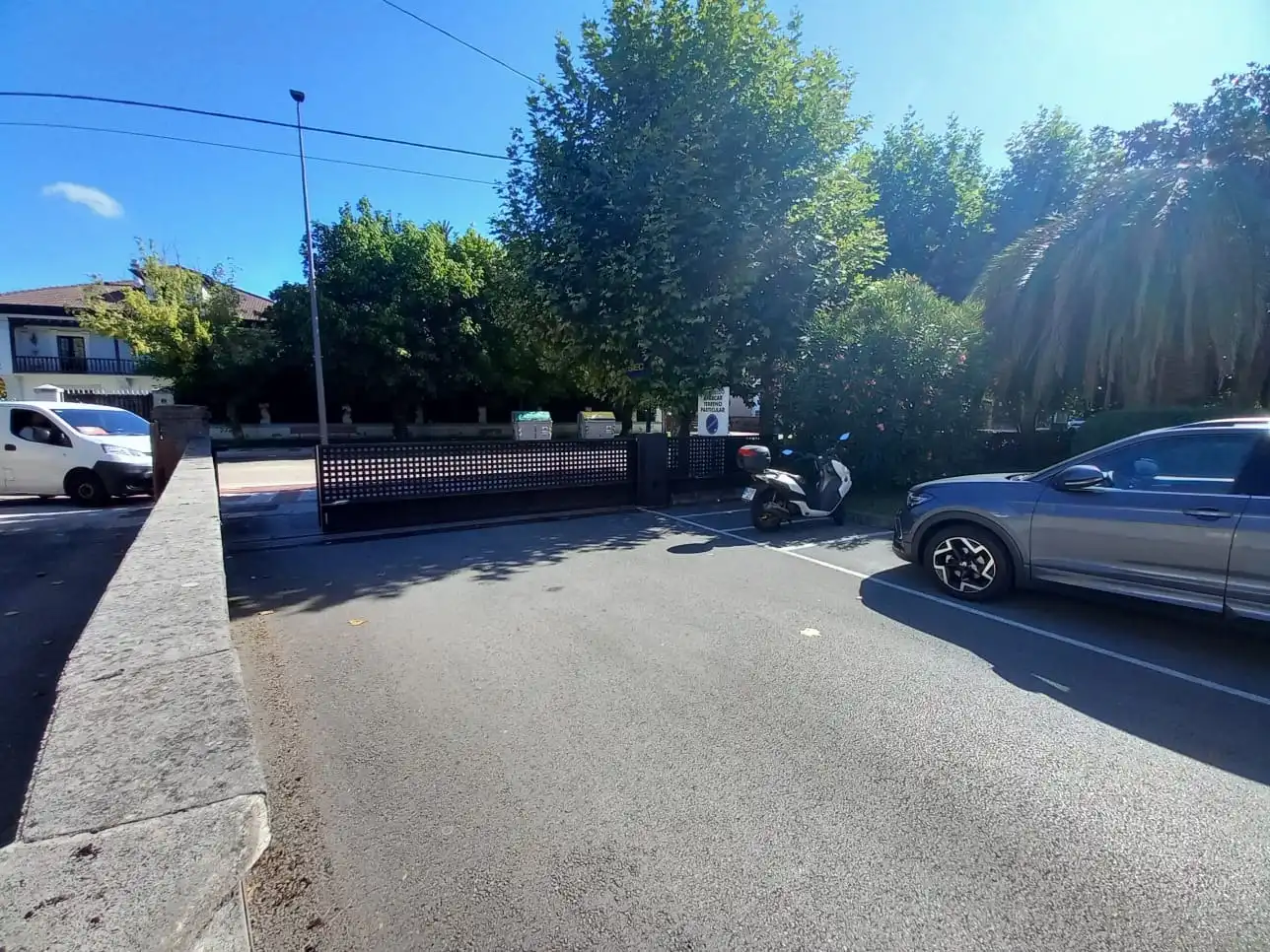 Parking de Piso en venta en Torrelavega  con Calefacción, Jardín privado y Trastero