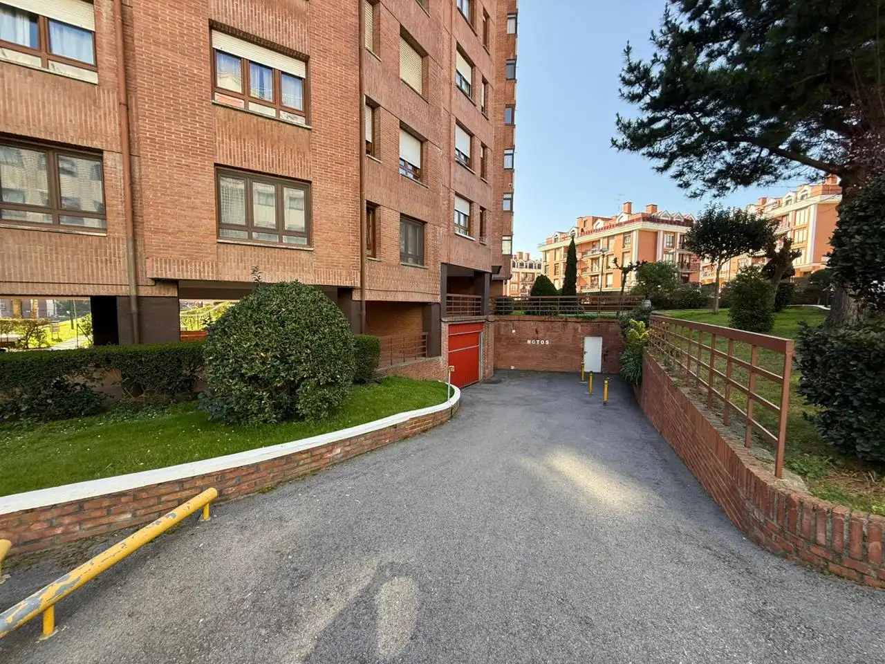 Vista exterior de Pis en venda en Castro-Urdiales amb Calefacció, Parquet i Terrassa