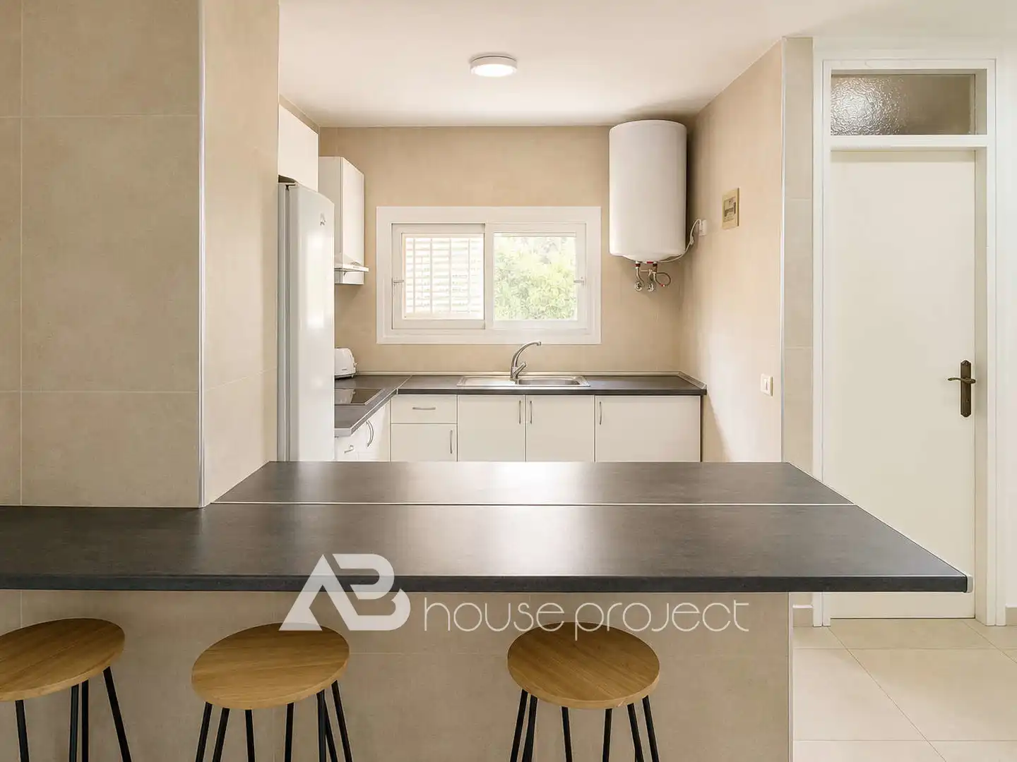 Cuina de Casa o xalet en venda en Adeje amb Aire condicionat, Jardí privat i Terrassa