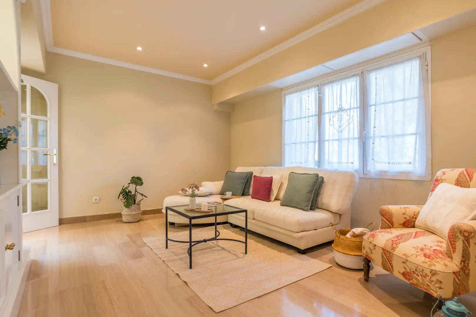 Sala de estar de Casa o chalet en venta en Pozuelo de Alarcón con Aire acondicionado, Calefacción y Jardín privado