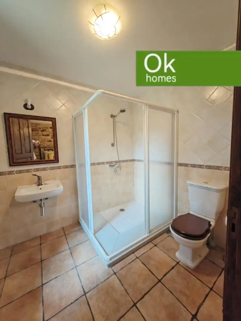 Badezimmer von Country house zum Verkauf in Sobrado (A Coruña) mit Heizung, Privatgarten und Parkett
