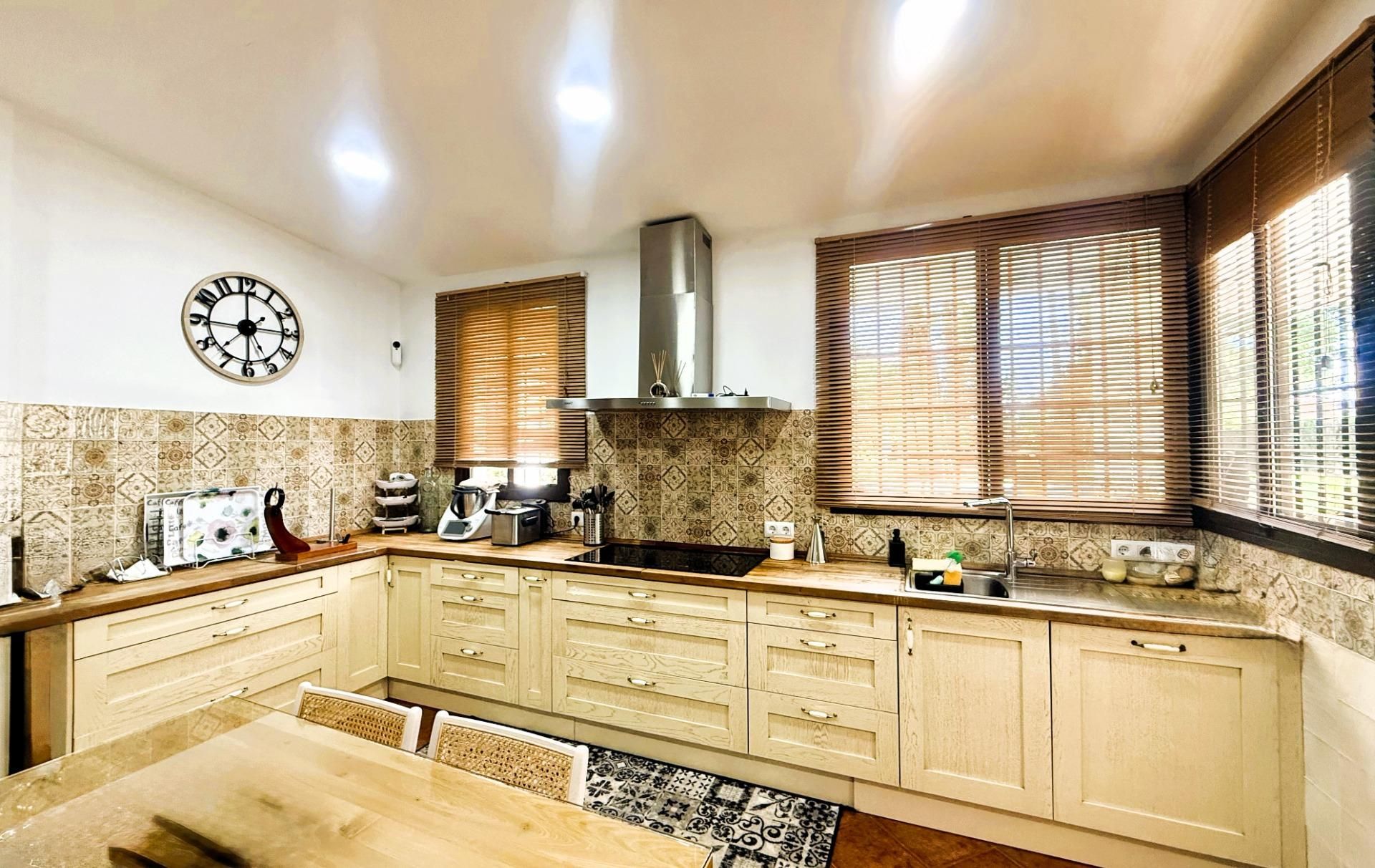 Kitchen of House or chalet for sale in La Rinconada  with Air Conditioner, Private garden and Swimming Pool