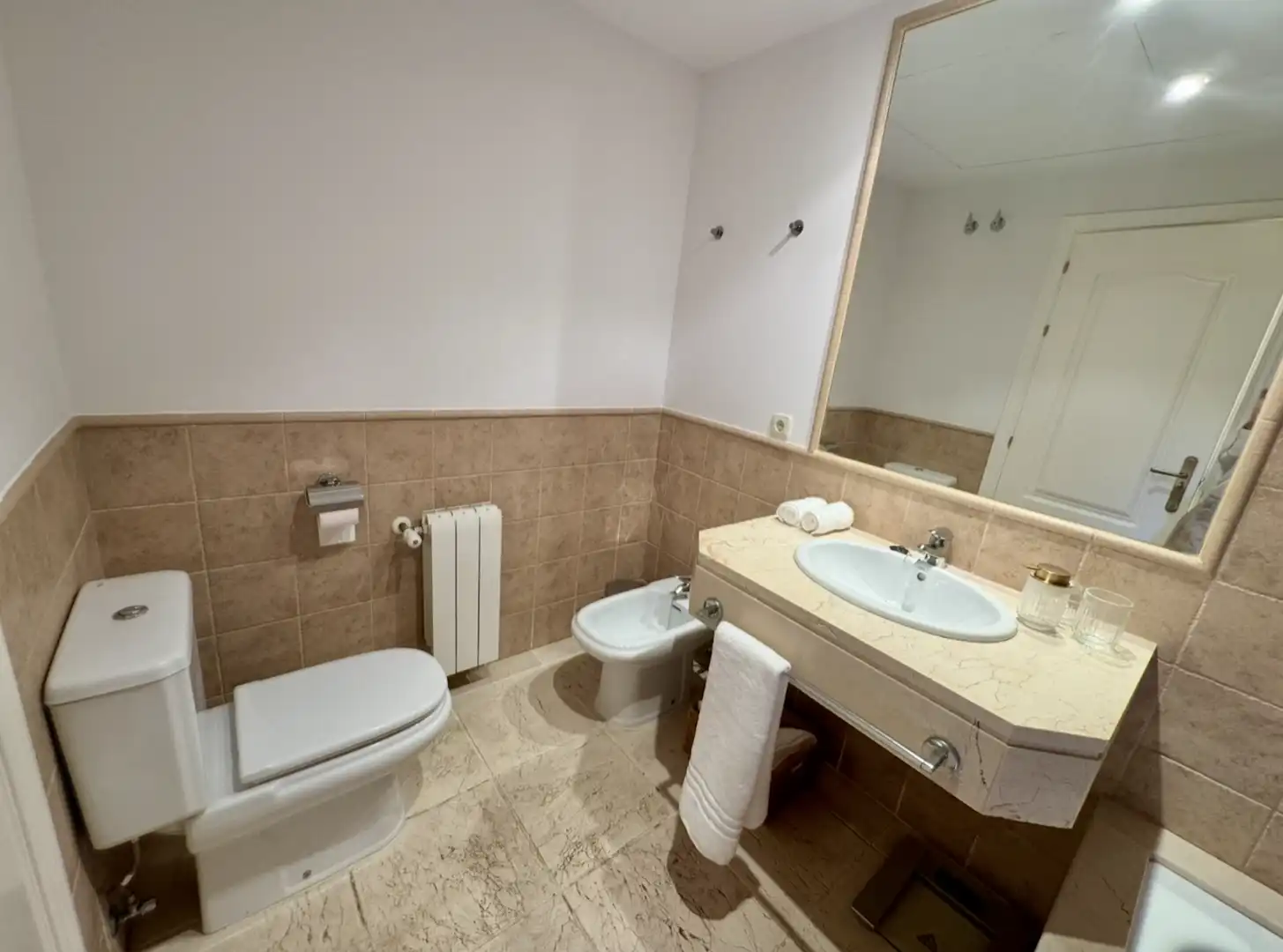 Bany de Apartament de lloguer en Benahavís amb Aire condicionat, Calefacció i Terrassa