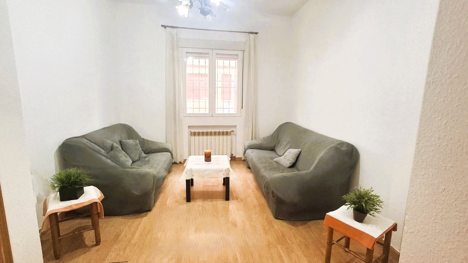 Sala d'estar de Pis en venda en  Madrid Capital amb Traster