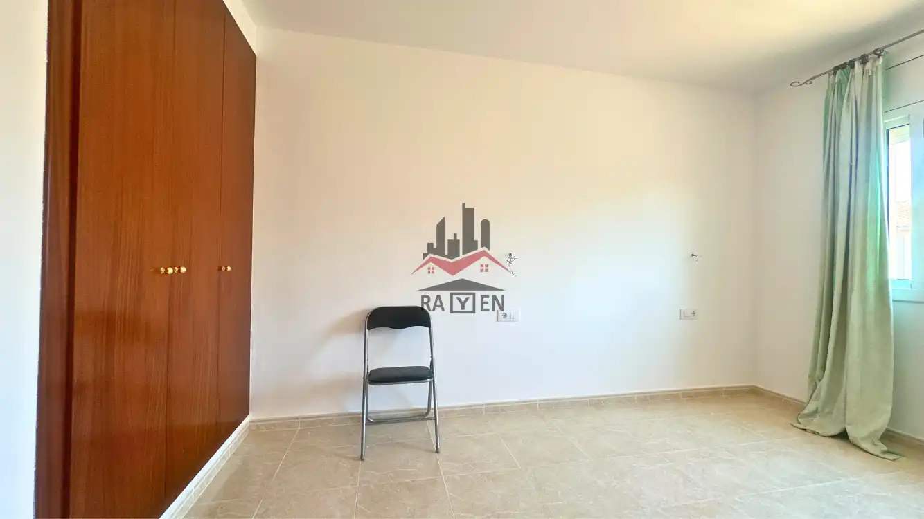 Habitación de Casa adosada en venta en Figueres con Calefacción
