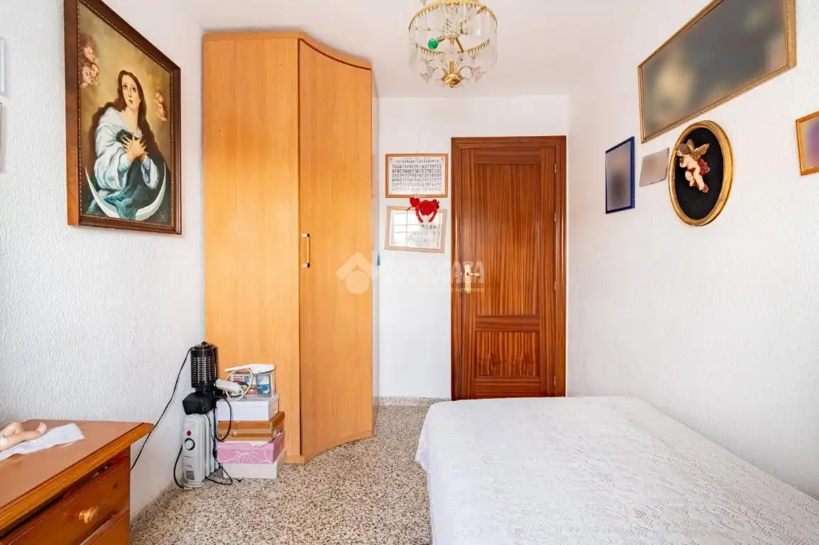 Bedroom of Flat for sale in Granada  with Air Conditioner, Heating and Terrace