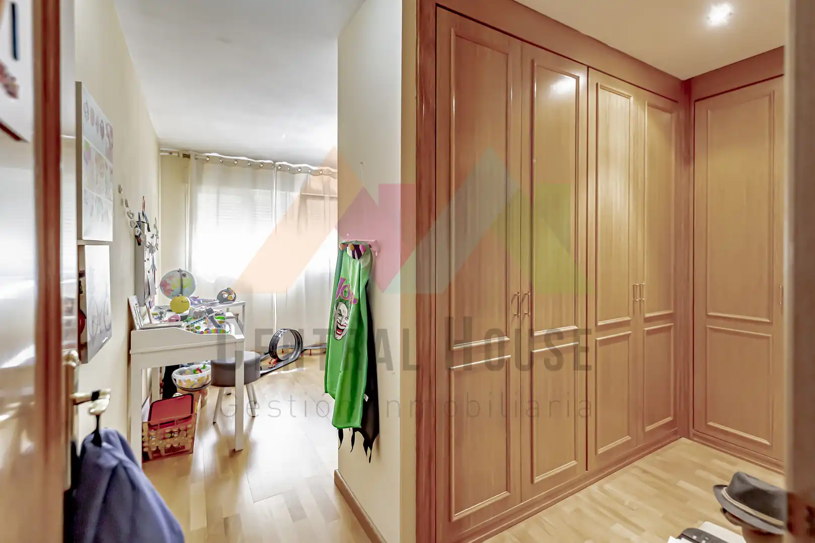 Habitación de Casa adosada en venta en Guadalajara con Aire acondicionado, Calefacción y Jardín privado