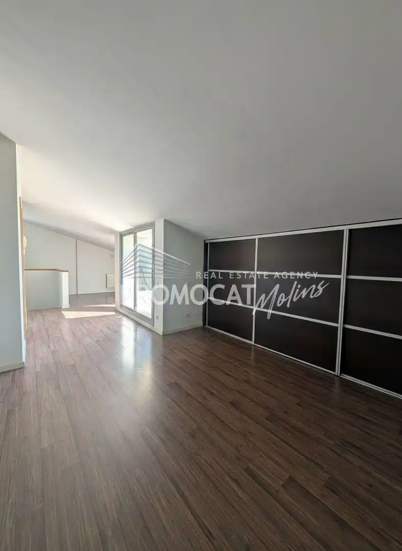 Habitación de Ático en venta en Molins de Rei con Aire acondicionado, Calefacción y Parquet