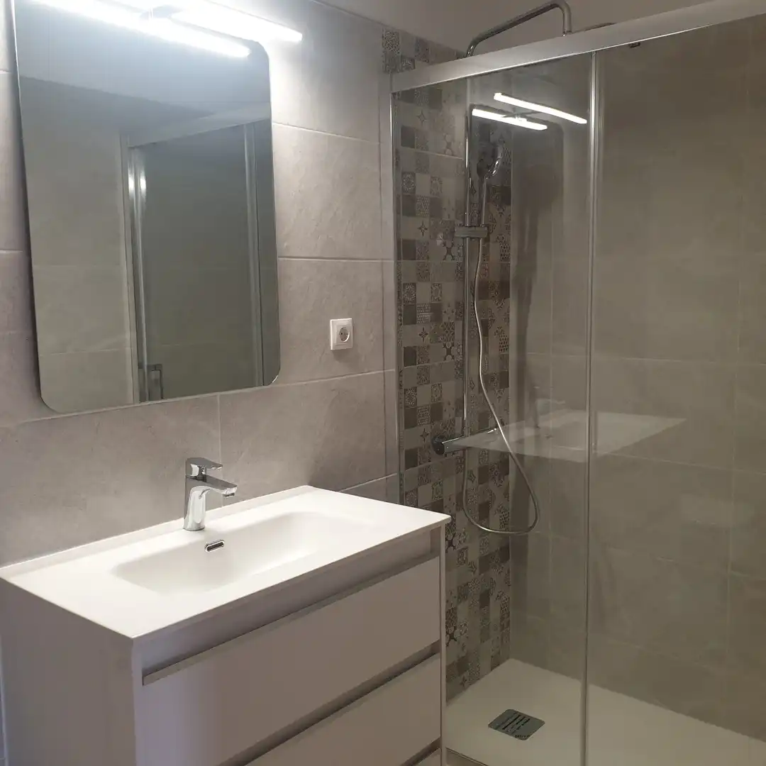 Bathroom of Apartments for rent in Las Palmas de Gran Canaria  with Furnished, Oven and Washing machine