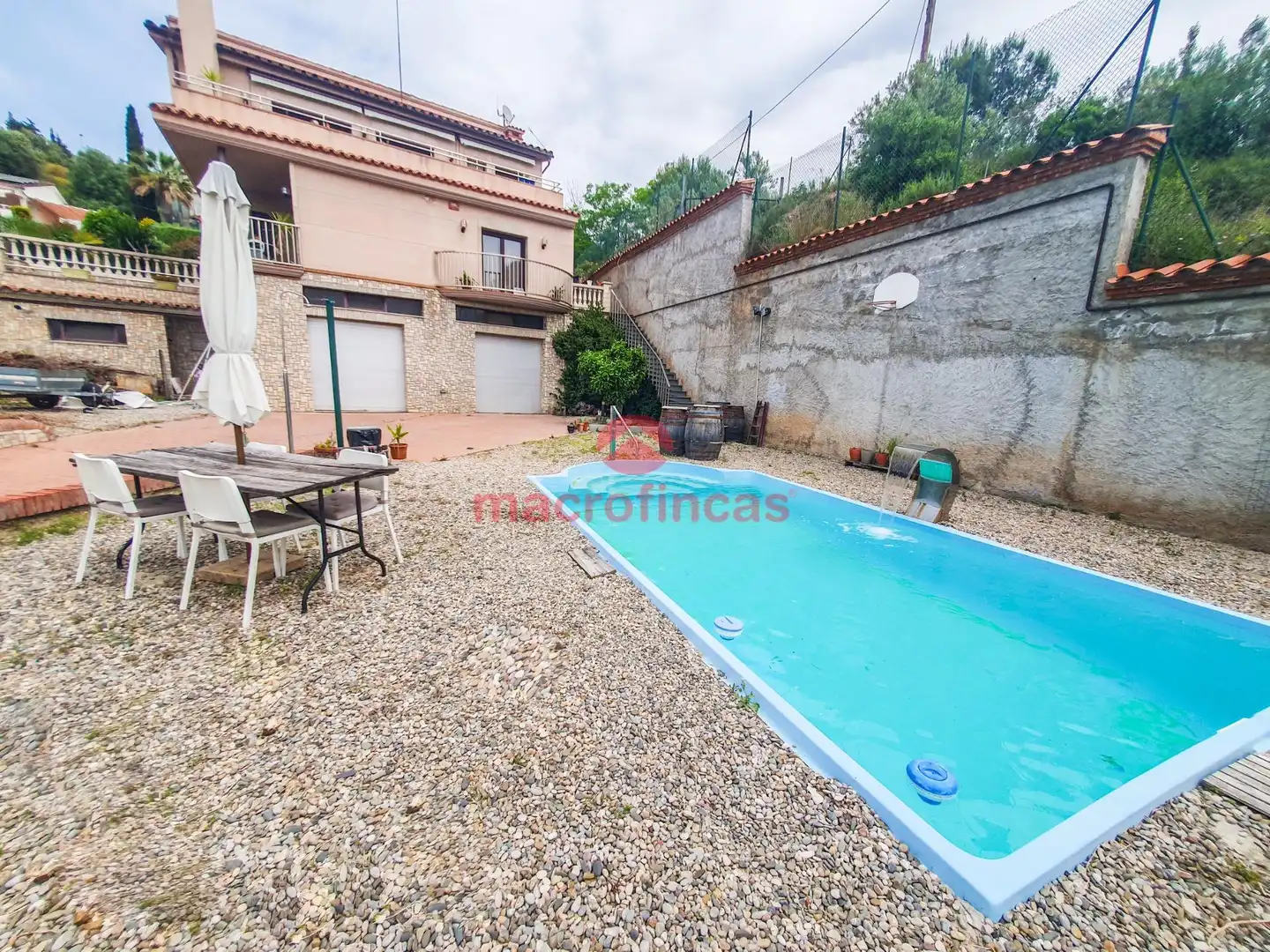 Piscina de Casa o xalet en venda en Olesa de Montserrat amb Aire condicionat, Jardí privat i Terrassa