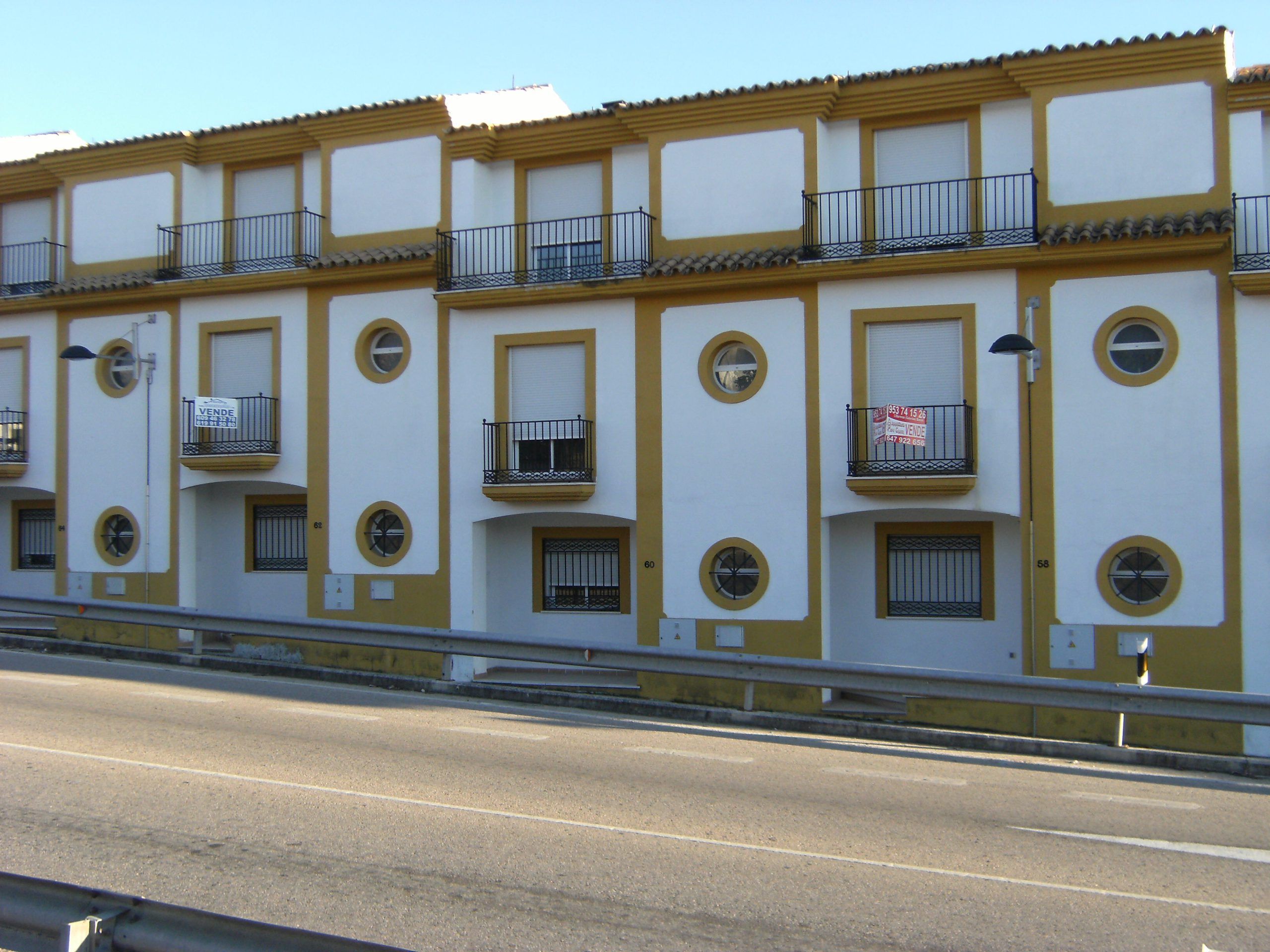 Exterior view of Single-family semi-detached for sale in Torreperogil  with Air Conditioner, Terrace and Storage room