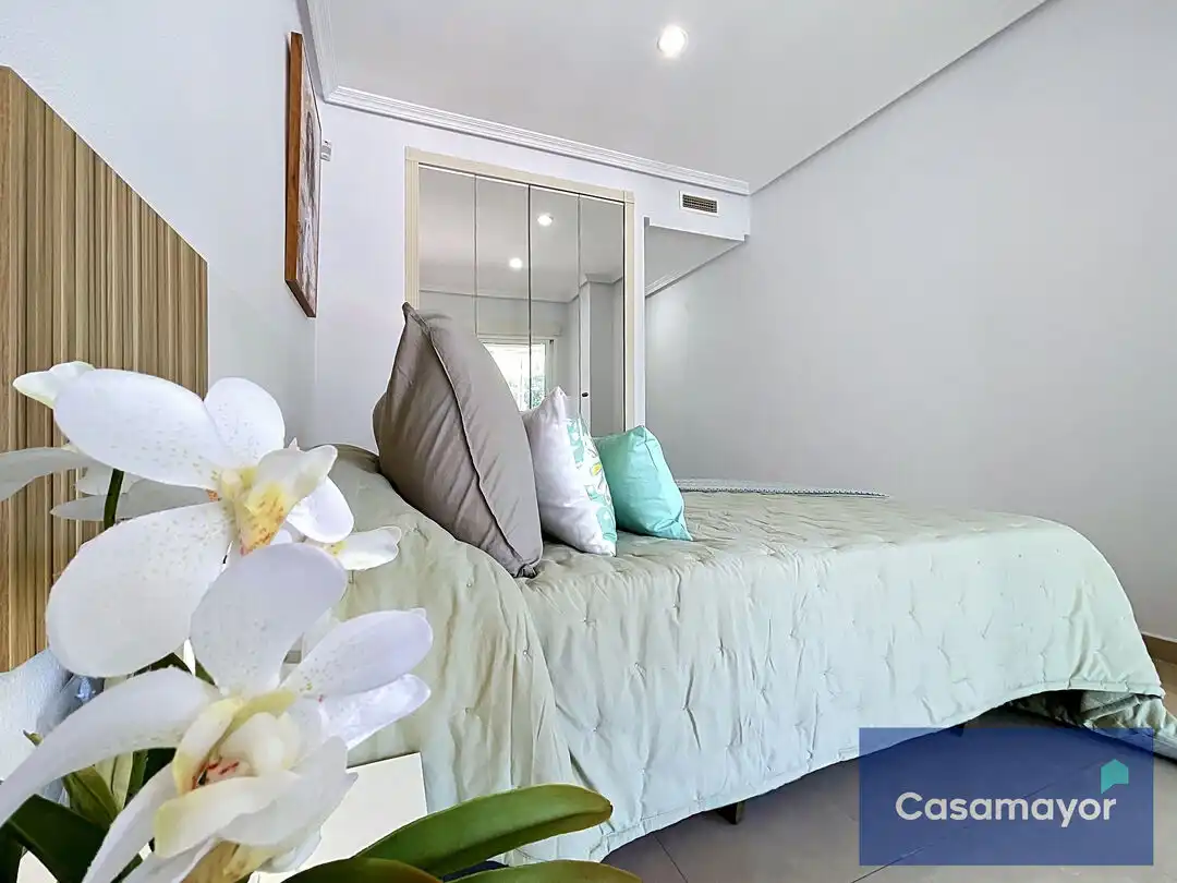 Habitación de Piso en venta en Alicante / Alacant con Aire acondicionado, Calefacción y Jardín privado